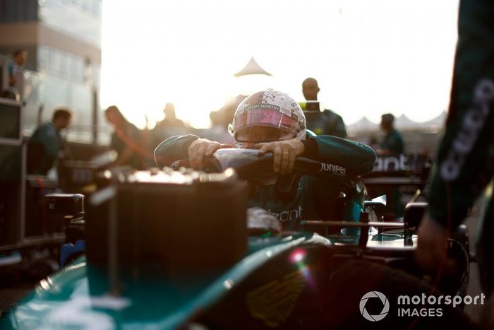 Sebastian Vettel, Aston Martin, en la parrilla