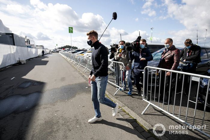 Nico Hulkenberg, Racing Point, llega al circuito