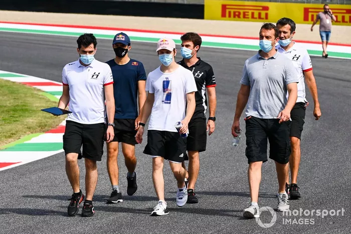 Juri Vips, Dams cammina in pista