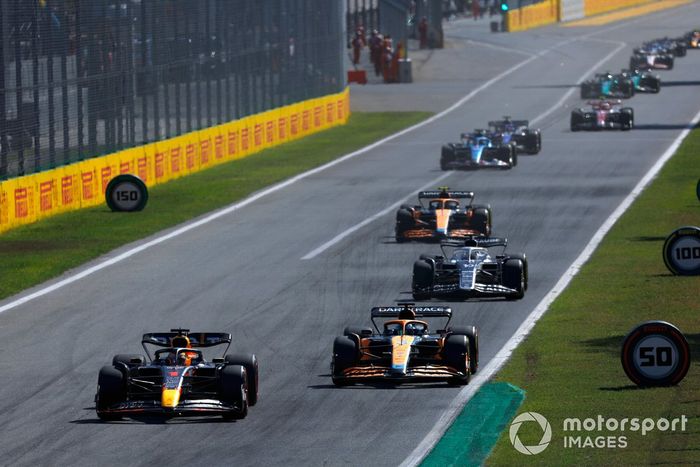 Max Verstappen, Red Bull Racing RB18, Daniel Ricciardo, McLaren MCL36, Pierre Gasly, AlphaTauri AT03