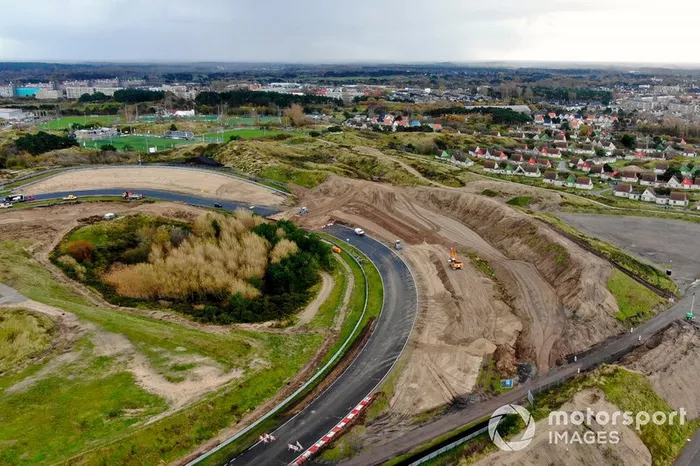 Trabajos de construcción en el autódromo de Zandvoort para el Gran Premio de Holanda