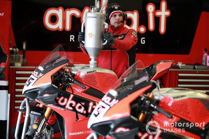 Refuelling at the bike of Scott Redding, Aruba.it Racing Ducati