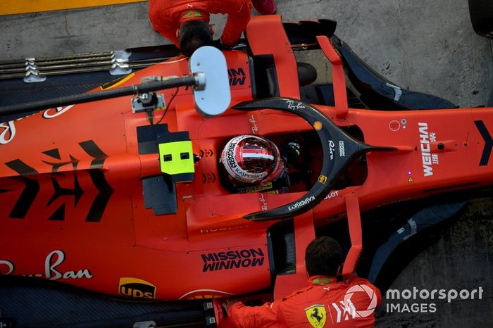 Charles Leclerc, Ferrari SF90, en el box