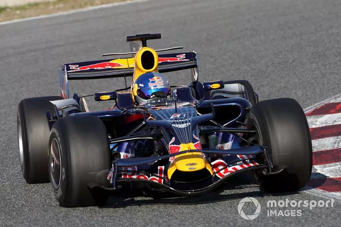 Toro Rosso STR3 y Red Bull RB4