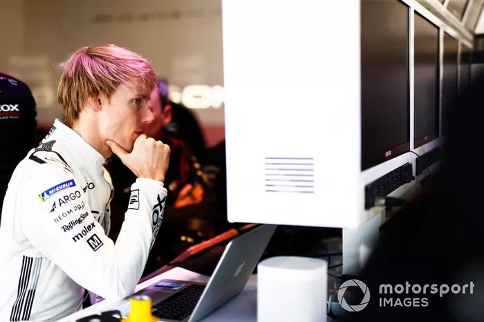 Brendon Hartley, Dragon Racing in the garage