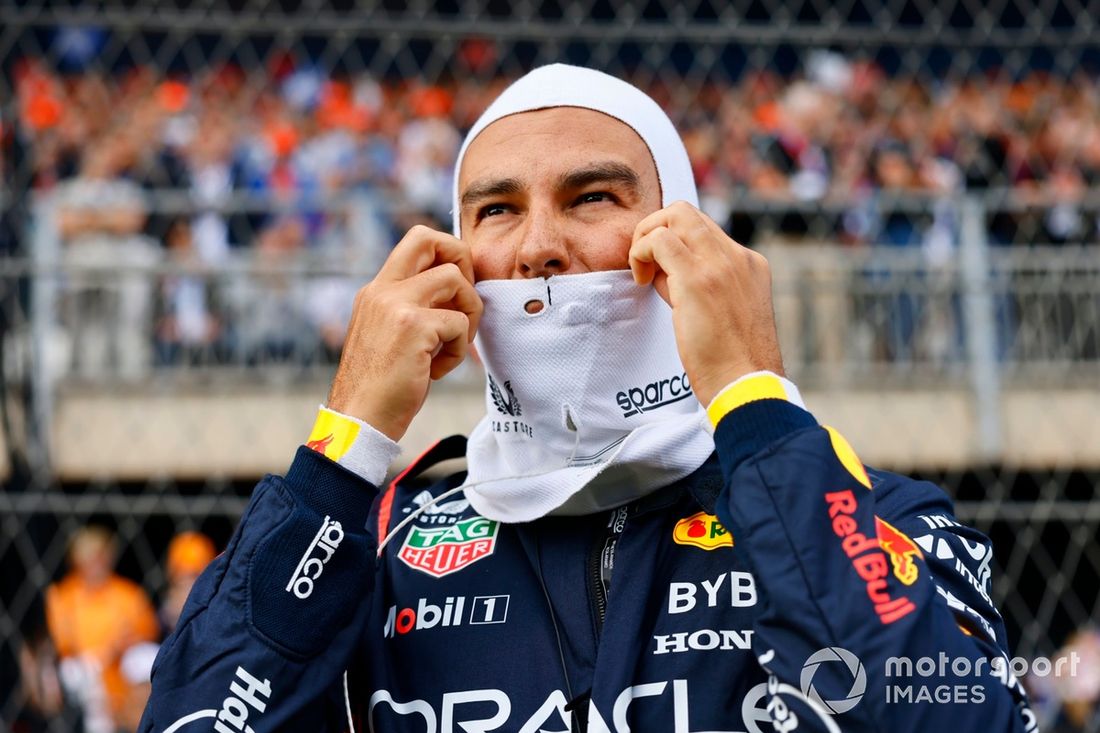 Sergio Pérez, Red Bull Racing, en la parrilla 