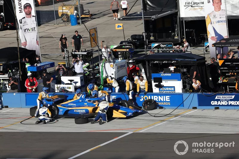 Kyffin Simpson, Chip Ganassi Racing Honda, pit stop