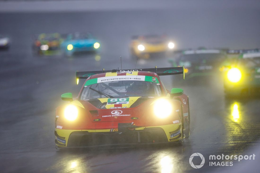 #86 MDK Motorsports Porsche 911 GT3 R: Kerong Li, Anders Fjordbach, Brendon Leitch