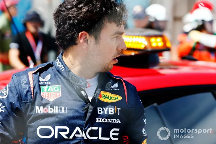 Sergio Pérez, Red Bull Racing, tras su caída en la primera vuelta