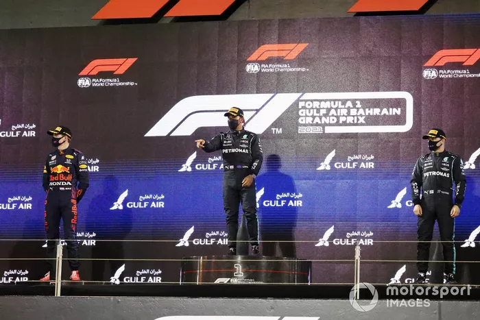 Podio: segundo lugar Max Verstappen, Red Bull Racing, ganador Lewis Hamilton, Mercedes, y el tercer lugar Valtteri Bottas, Mercedes