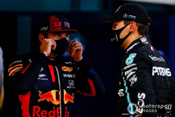 Tercer puesto Max Verstappen, Red Bull Racing y el segundo puesto George Russell, Mercedes-AMG F1