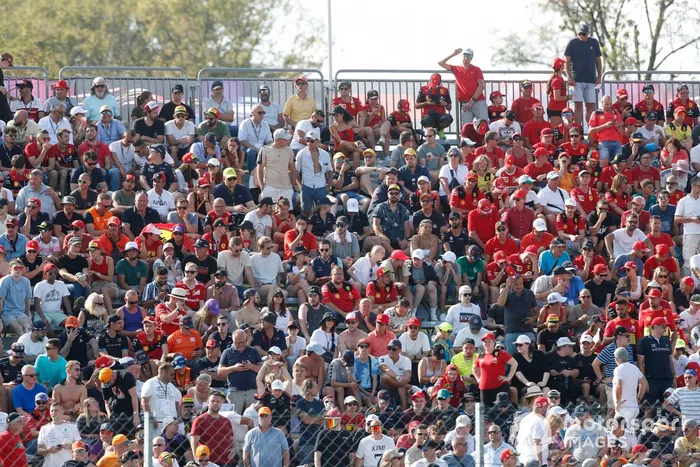 Los aficionados llenan una grada
