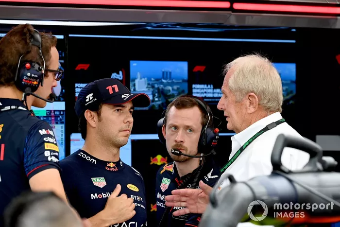 Sergio Pérez, Red Bull Racing, con Helmut Marko, Consultor, Red Bull Racing