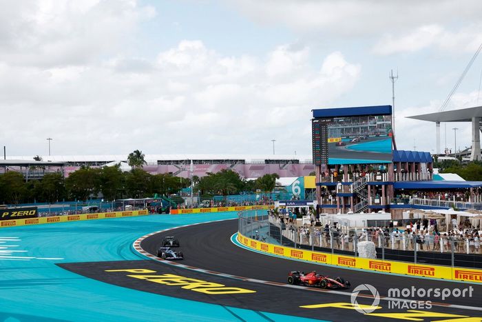 Carlos Sainz, Ferrari SF-23, Pierre Gasly, Alpine A523, George Russell, Mercedes F1 W14