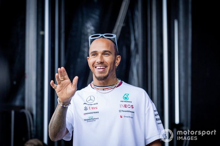 Lewis Hamilton, Mercedes-AMG, en escena