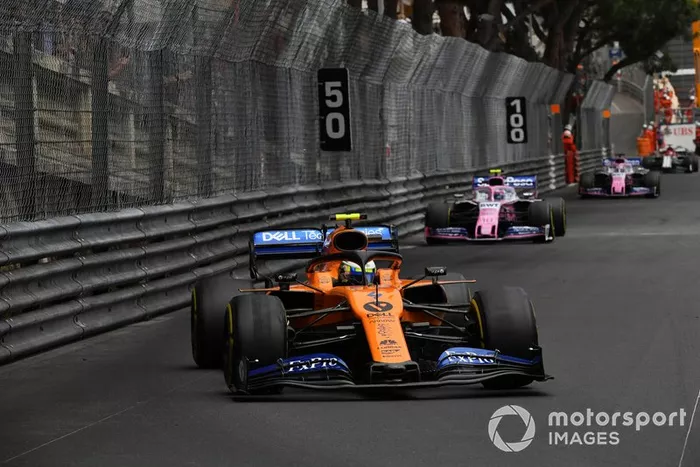 Lando Norris, McLaren MCL34, Lance Stroll, Racing Point RP19, y Sergio Pérez, Racing Point RP19