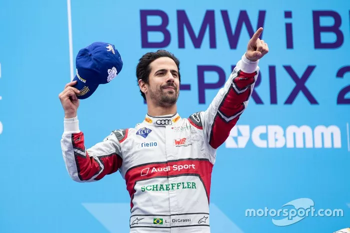 E Lucas di Grassi, na terceira temporada da história