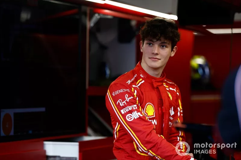 Oliver Bearman, Scuderia Ferrari, dans le garage 