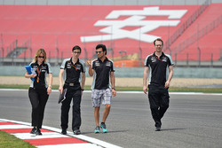 Серхио Перес, Sahara Force India F1 изучает трассу с командой