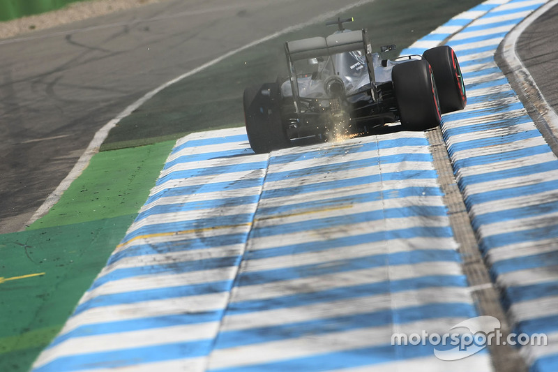 Nico Rosberg, Mercedes AMG F1 W07 Hybrid fa scintille