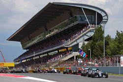 Lewis Hamilton, Mercedes AMG F1 W07 Hybrid lidera a su compañero Nico Rosberg, Mercedes AMG F1 W07 H