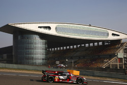 #8 Audi Sport Team Joest Audi R18 e-tron quattro: Лукас ді Грассі, Лоік Дюваль, Олівер Джарвіс