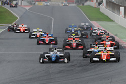 Départ : Egor Orudzhev, Arden Motorsport; Tom Dillmann, AVF