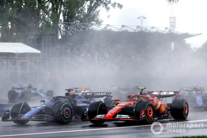 Alex Albon, Williams FW46, Carlos Sainz, Ferrari SF-24, Logan Sargeant, Williams FW46, el resto del pelotón en la salida.