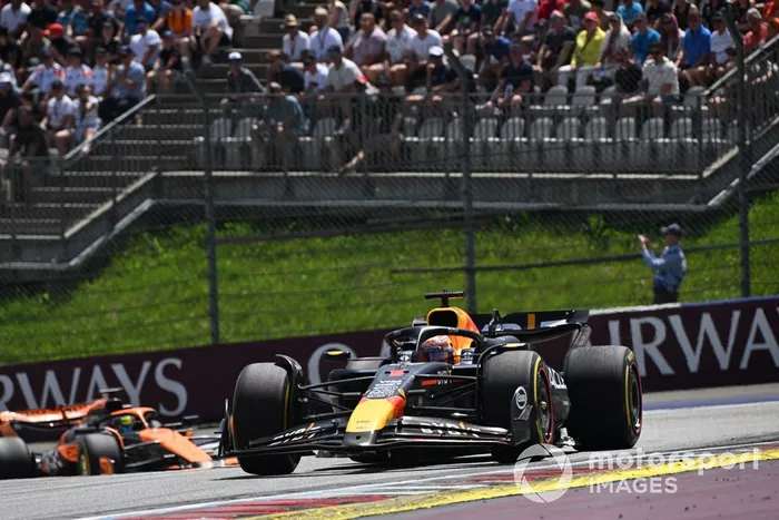 Max Verstappen, Red Bull Racing RB20, Oscar Piastri, McLaren MCL38