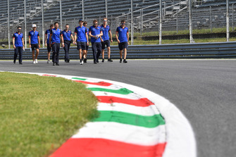 Brendon Hartley, Scuderia Toro Rosso ve Pierre Gasly, Scuderia Toro Rosso Toro Rosso pist yürüyüşü
