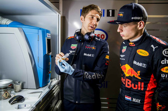 Max Verstappen, Red Bull Racing ve Red Bull Racing ExxonMobil mühendisi
