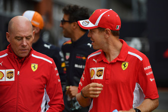 Sebastian Vettel, Ferrari, e Jock Clear, Chief Engineer Ferrari