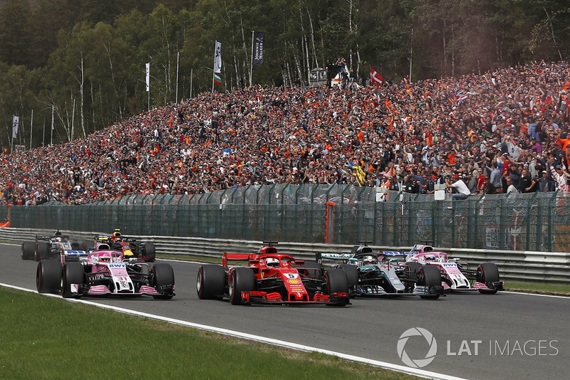 Esteban Ocon, Racing Point Force India VJM11, Sebastian Vettel, Ferrari SF71H, Lewis Hamilton, Mercedes AMG F1 W09 and Sergio Perez, Racing Point Force India VJM11 on lap 1