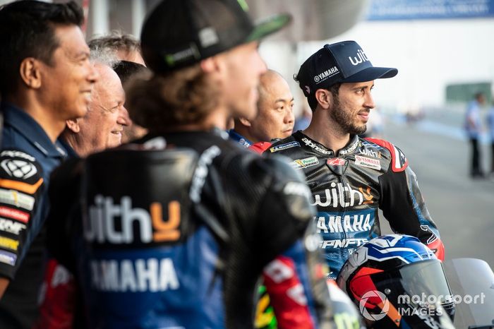 Andrea Dovizioso, RNF Racing, y Razlan Razali, primero a la izquierda