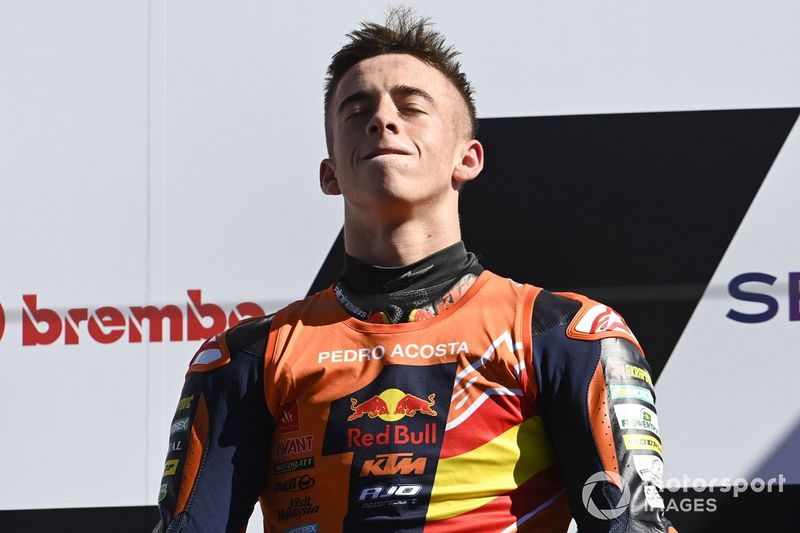 El ganador de la carrera y campeón del mundo Pedro Acosta, Red Bull KTM Ajo