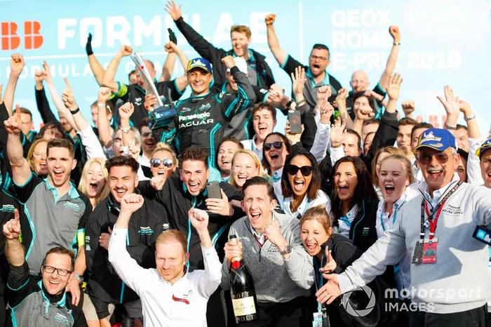 Mitch Evans, Panasonic Jaguar Racing, celebra su primera victoria del equipo