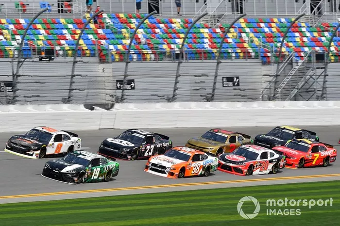 Brandon Jones, Joe Gibbs Racing, Toyota Supra Juniper and Chase Elliott, JR Motorsports, Chevrolet Camaro Aftershokz