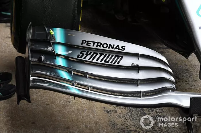 Mercedes-AMG F1 W10 detalle del alerón delantero