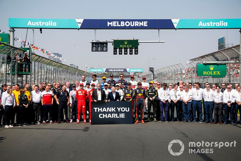 Pilotlar, Chase Carey, Formula 1 Direktörü ve Jean Todt, FIA Başkanı ile Charlie Whiting anısına