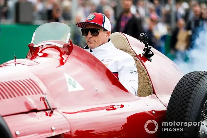 Kimi Raikkonen, Alfa Romeo Racing precede la parata dei piloti