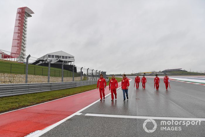 Sebastian Vettel, Ferrari camina por el circuito