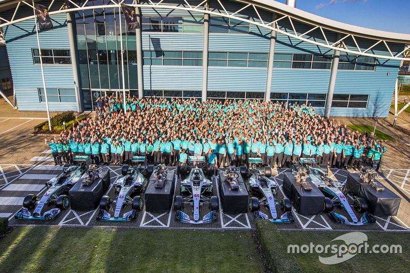 I festeggiamenti del team Mercedes AMG F1 per la vittoria del Campionato del Mondo 2018