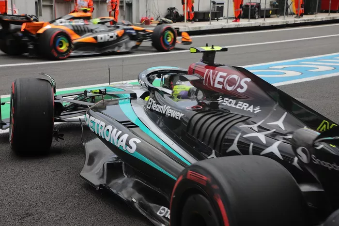 Mercedes W15 detalle