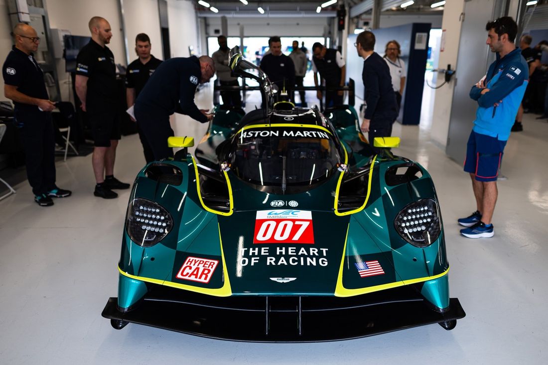 #007 Aston Martin Thor Team Aston Martin Valkyrie: Harry Tincknell, Tom Gamble, Ross Gunn