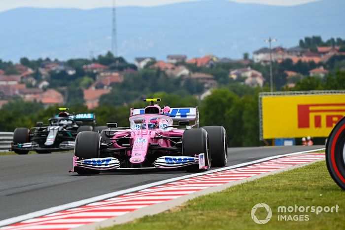 Lance Stroll, Racing Point RP20, leads Valtteri Bottas, Mercedes F1 W11