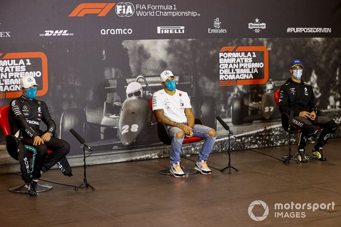 Valtteri Bottas, Mercedes-AMG F1, Lewis Hamilton, Mercedes-AMG F1 y Daniel Ricciardo, Renault F1 en la conferencia de prensa 
