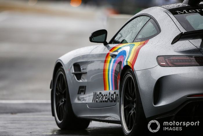 Pasa las fotos y descubre