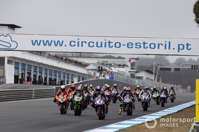 Race start, Toprak Razgatlioglu, Pata Yamaha WorldSBK leads