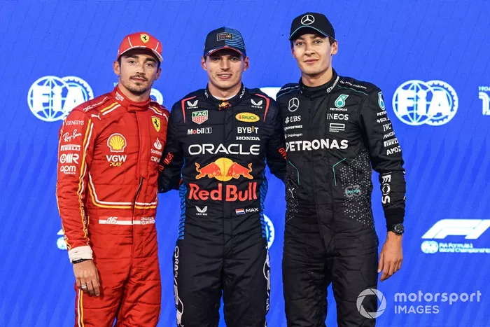 Max Verstappen, Red Bull Racing, en pole position, Charles Leclerc, Scuderia Ferrari, en deuxième position, George Russell, Mercedes-AMG F1 Team, en troisième position.