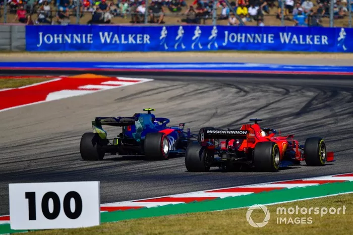 Pierre Gasly, Toro Rosso STR14, adelanta a Sebastian Vettel, Ferrari SF90